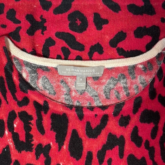 Neiman Marcus Cashmere Red leopard print sweater - Picture 3 of 4